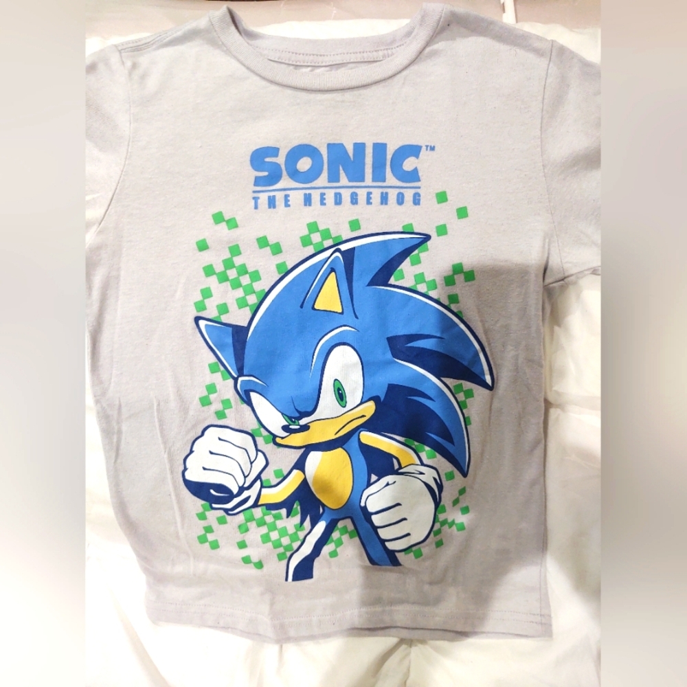 SOLD.  Sonic The Hedgehog Boy's T-shirt